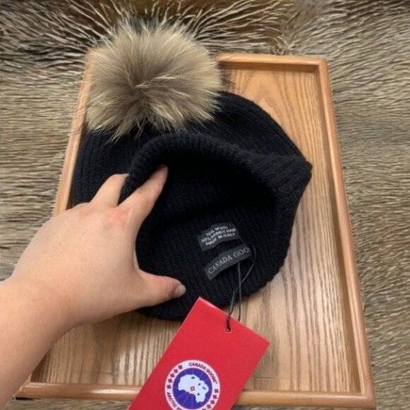 New Canada Hat Goose Black Beanie with Tan Pom - Picture 2 of 6